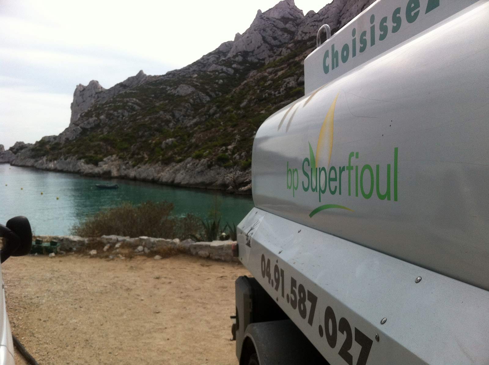 Livraison de fuel professionnel sur site des calanques